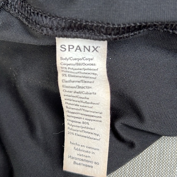 Spanx black Velour leggings. Super soft. Dress up or down. Size Medium. - Picture 4 of 9